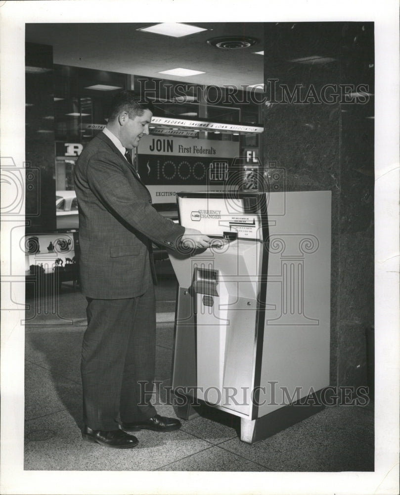 1960 Press Photo First Federal Savings Loan Association - RRW49699 - Historic Images