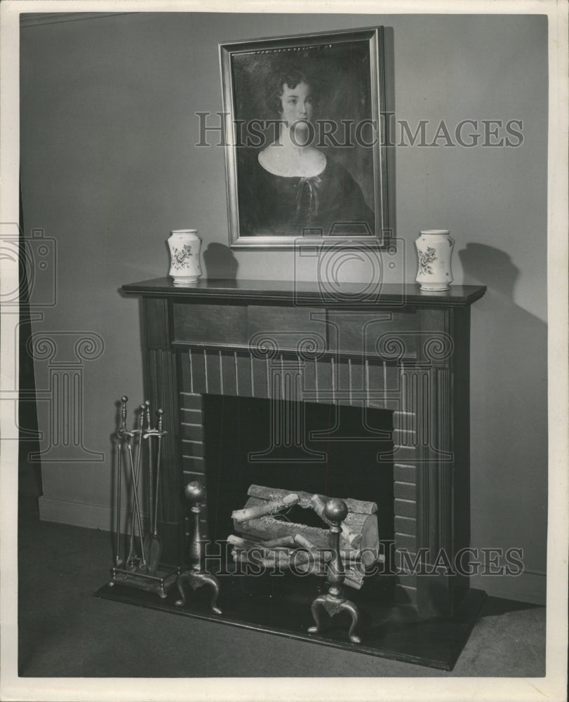 1947 Press Photo Fireplace Home Interior Decorations - RRW49743 - Historic Images