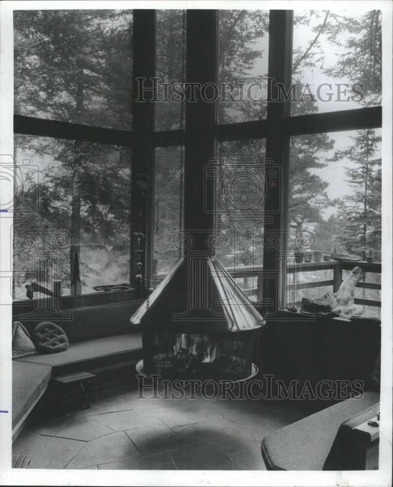 1977 Press Photo Fire Plcae Home Interior Decorations - RRW49755 - Historic Images