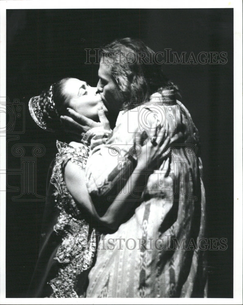 1991 Press Photo Richard Cowan Catherine operatic show - RRW49897 - Historic Images