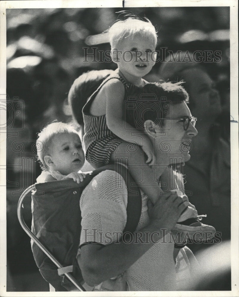 1983 Press Photo Lake Front Festival Dexter Meane Son - RRW49915 - Historic Images