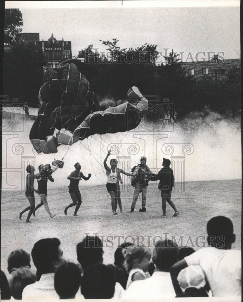 1971 Press Photo Lake front Festiva Navy jet flying CH - RRW49957 - Historic Images