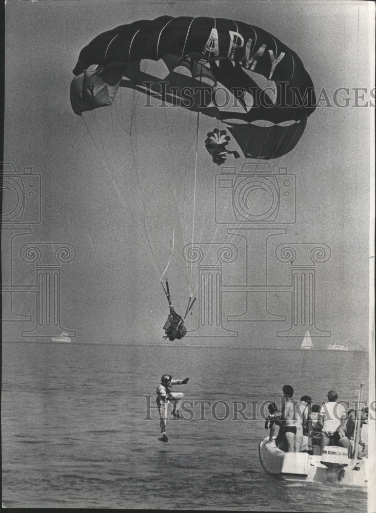 1972 Press Photo US Army Parachute team Golden boat - RRW49961 - Historic Images