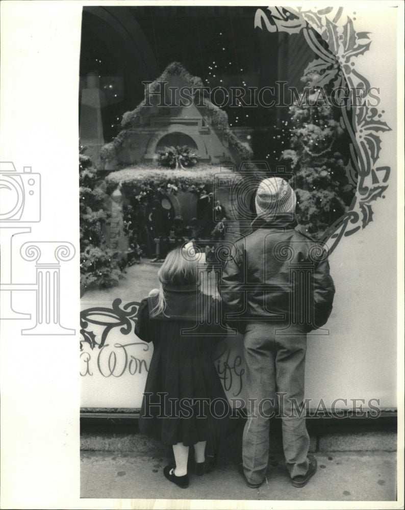 1987 Press Photo Christmas season anticipation kid - RRW50043 - Historic Images