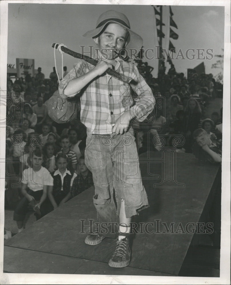 1950 Press Photo David Husaker sports Whisker pencil - RRW50089 - Historic Images