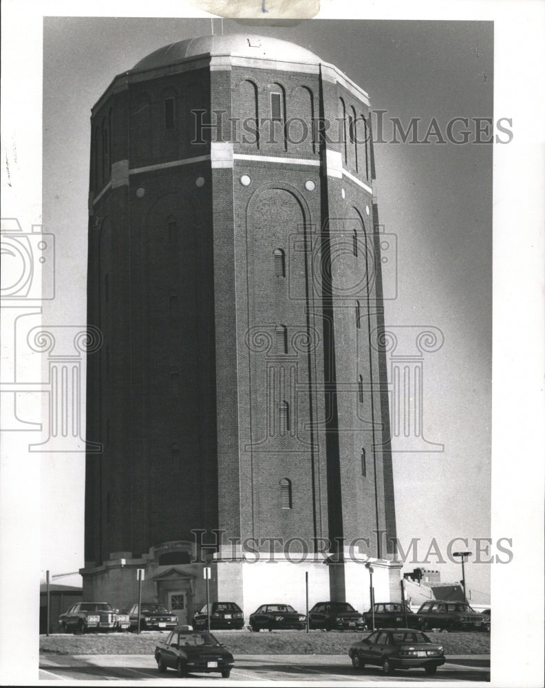 1988 Press Photo Historic Highland park water tower - RRW50229 - Historic Images