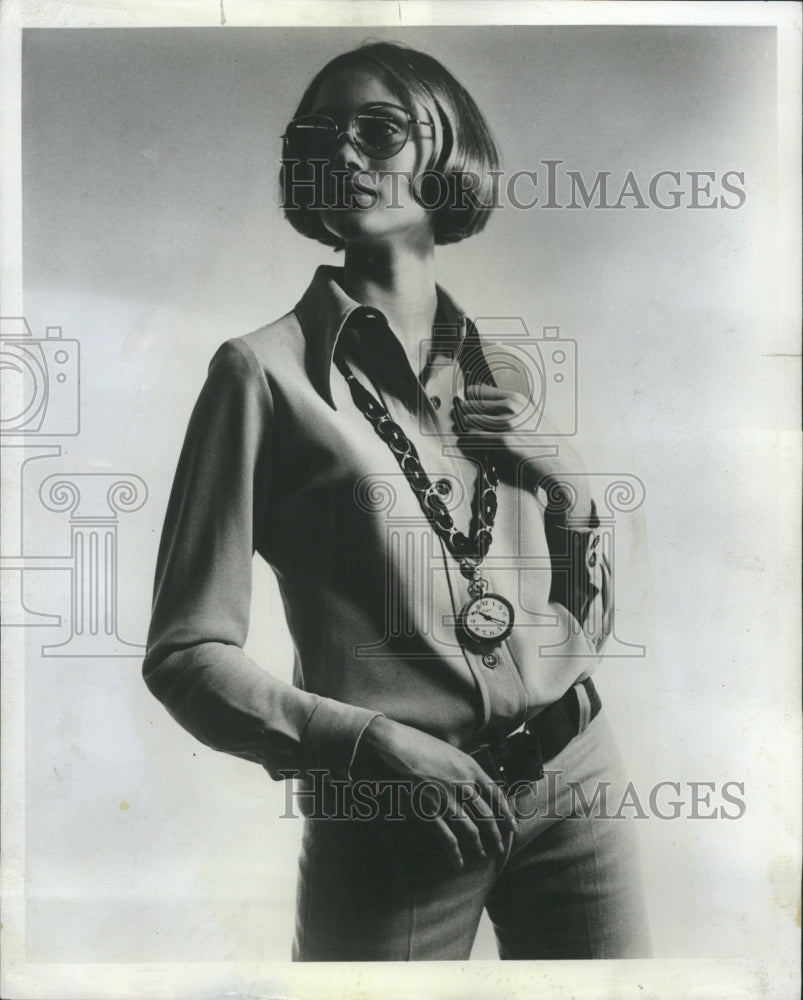 1968 Press Photo American girl Sporty Watch Sheffield - RRW50285 - Historic Images