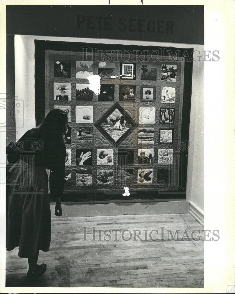 1983 Press Photo Peace Museum Pete Seeger singer folk - RRW50401 - Historic Images