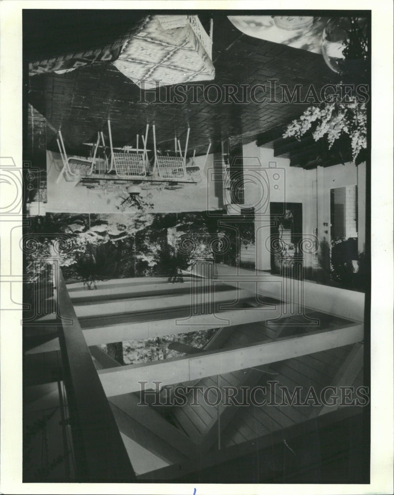 1982 Press Photo Minnesota home Fabric Shades black - RRW50457 - Historic Images