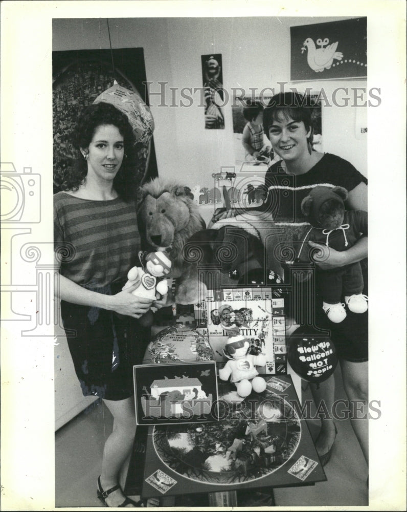 1985 Press Photo Chicago Peace Museum toys children - RRW50491 - Historic Images