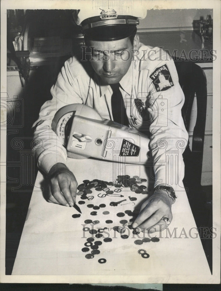 1958 Press Photo Frazier Coin Plastic cardboard Topeka - RRW50523 - Historic Images