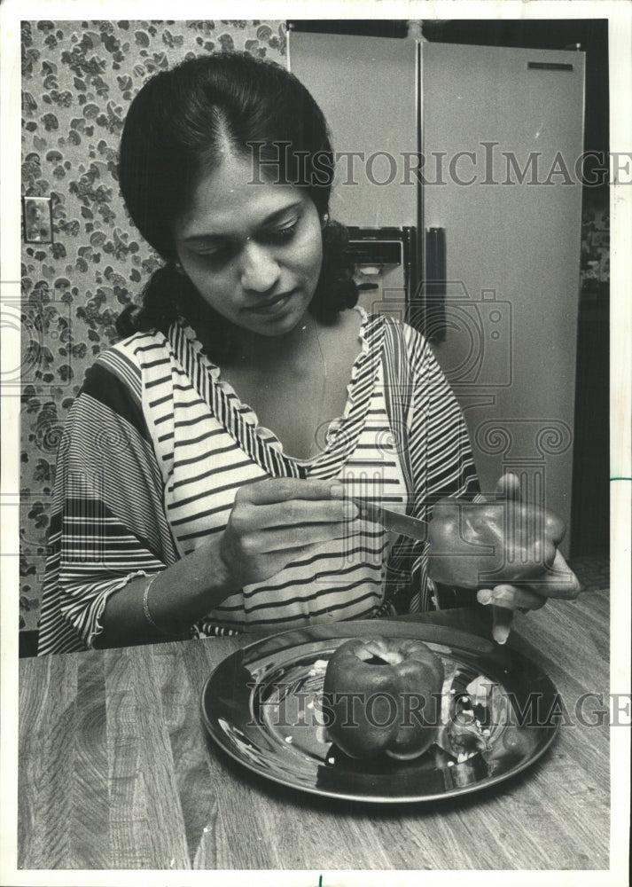 1977 Press Photo Bell peppers Sharma barbecue dish hot - RRW50563 - Historic Images