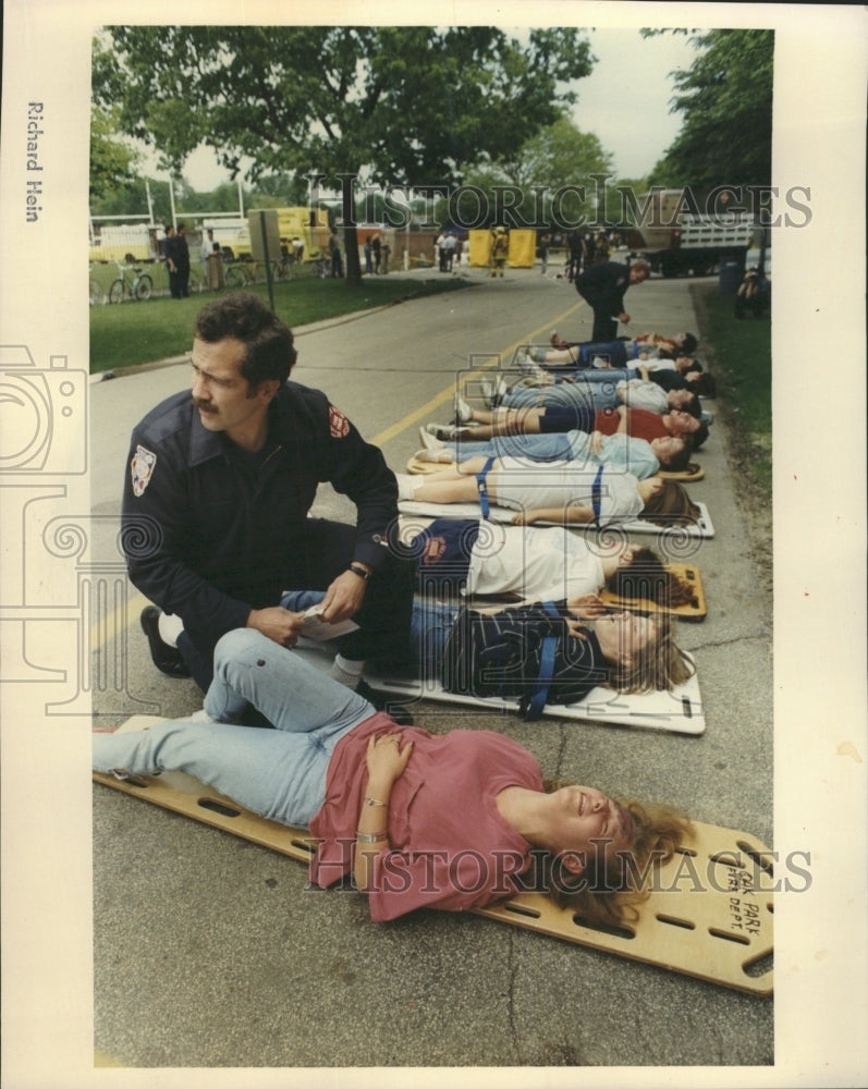 1990 Press Photo Oak Park paramedic River Forest Drill - RRW50659 - Historic Images