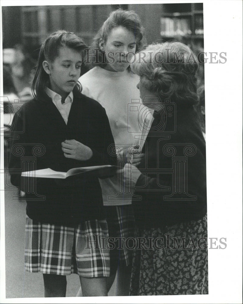 1990 Press Photo Marillac High School girls lunch Hayes - RRW50735 - Historic Images