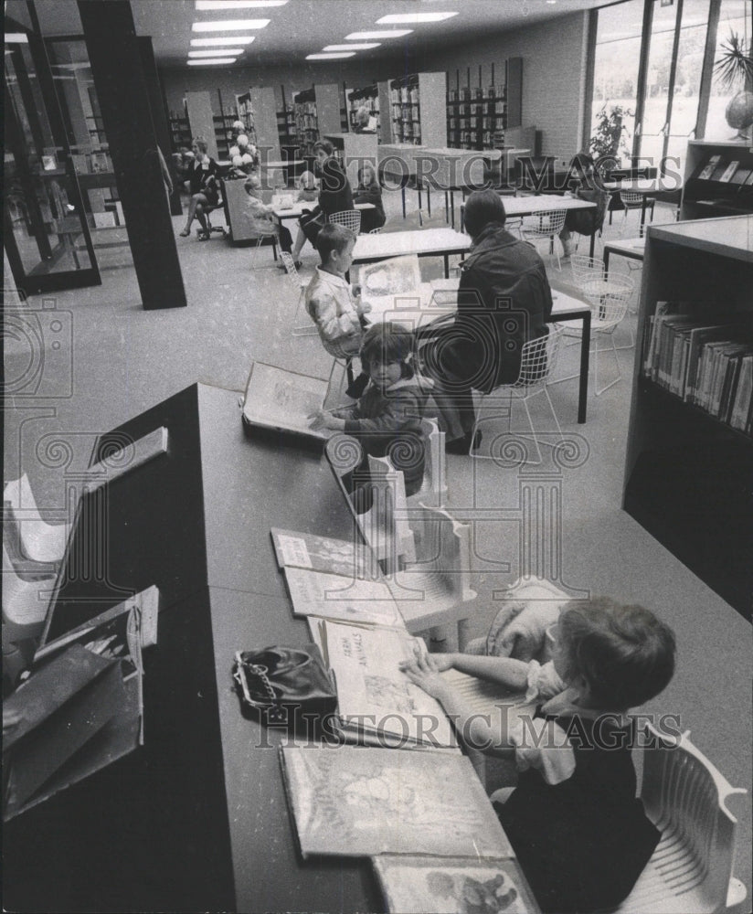 1969 Press Photo New Northbrook Public Library - RRW50759 - Historic Images