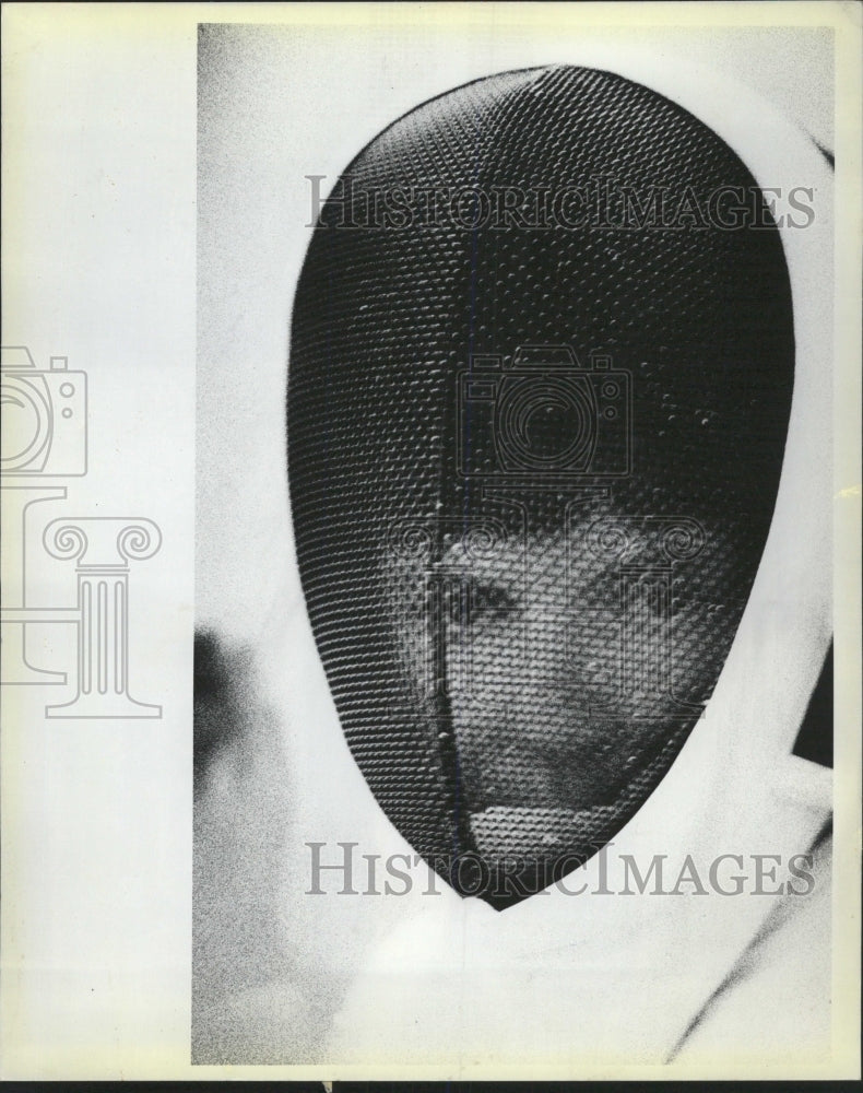 1984 Press Photo Fencing master Graeme Jennings student - RRW50827 - Historic Images