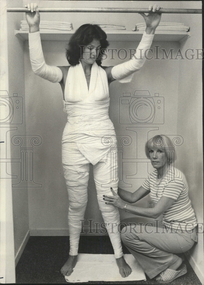 1978 Press Photo James Julian Modern Mummies Salon lose - RRW50849 - Historic Images