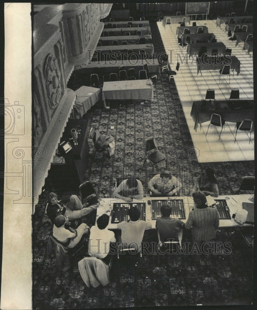 1975 Press Photo East Walton hotel ballroom yawining - RRW50855 - Historic Images