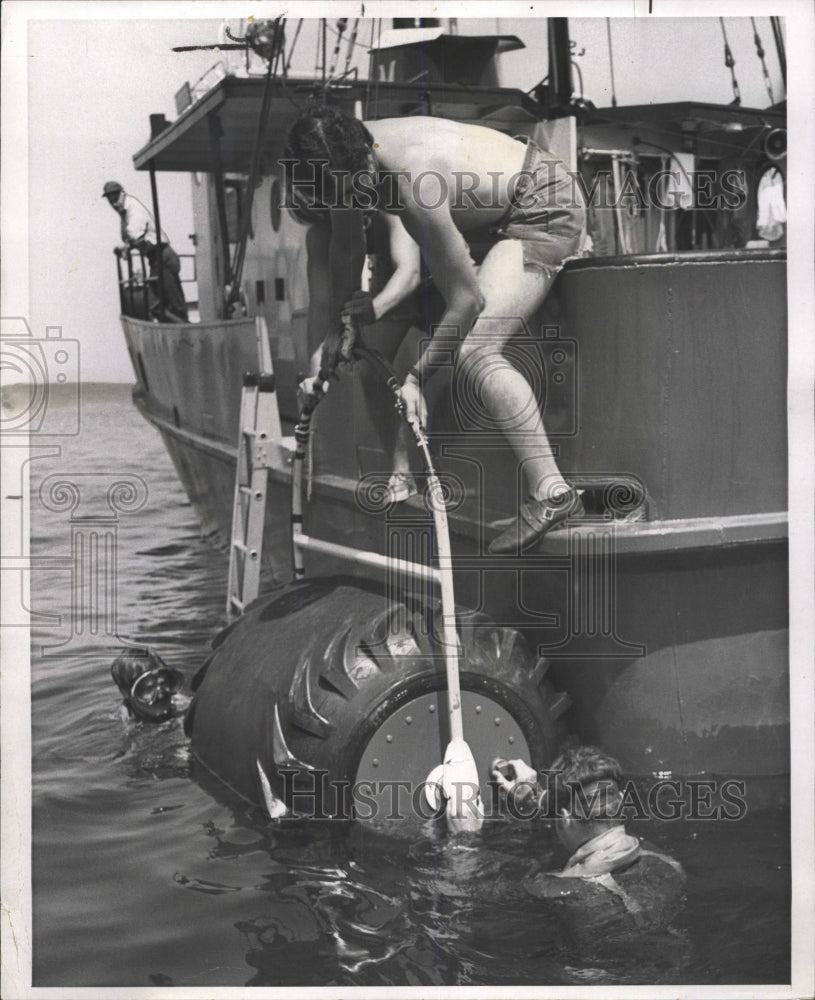 1970 Press Photo Dr Philip Plato Lake Michigan vessel - RRW50901 - Historic Images