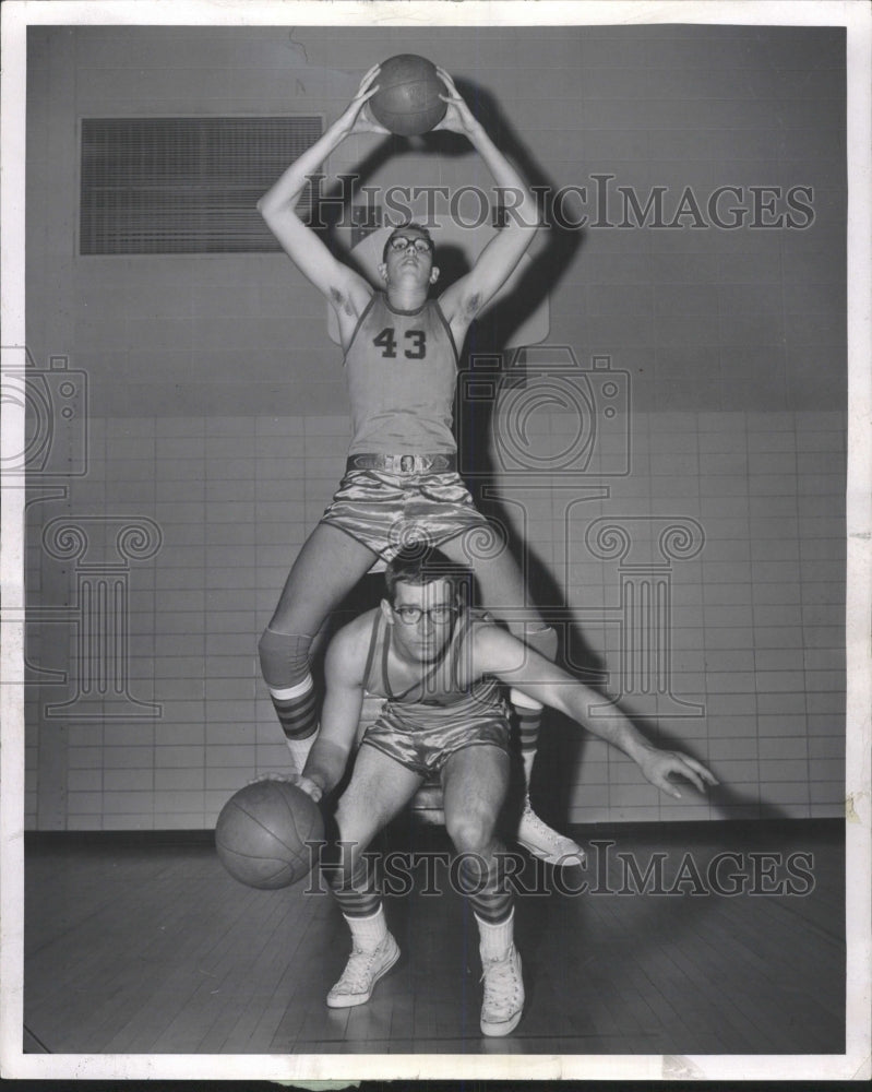 1963 Press Photo Lake Forest High School workout Weigel - RRW50931 - Historic Images