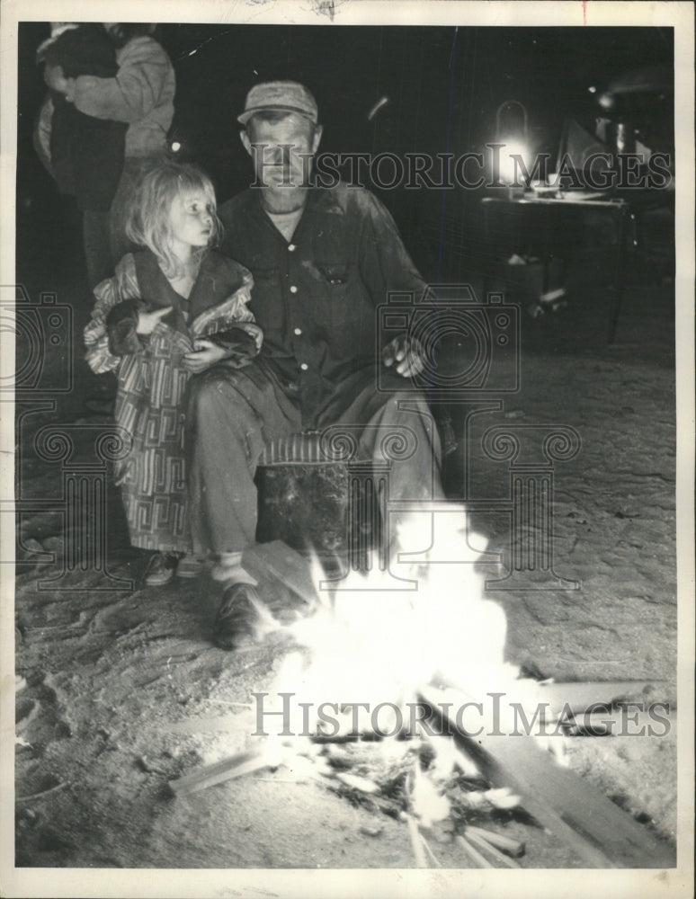 1965 Press Photo Migrant Farmers Families At Camp Site - RRW50975 - Historic Images