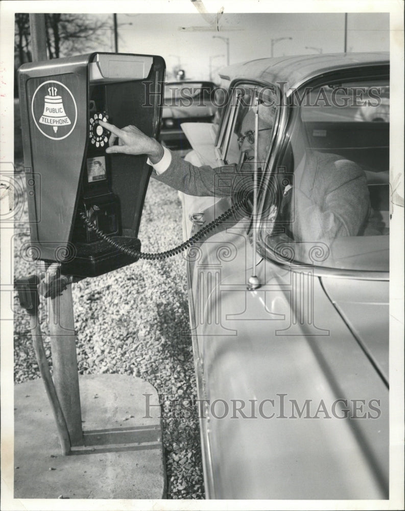 1961 Press Photo Lake Shore Dr. telephones roadway - RRW50989 - Historic Images