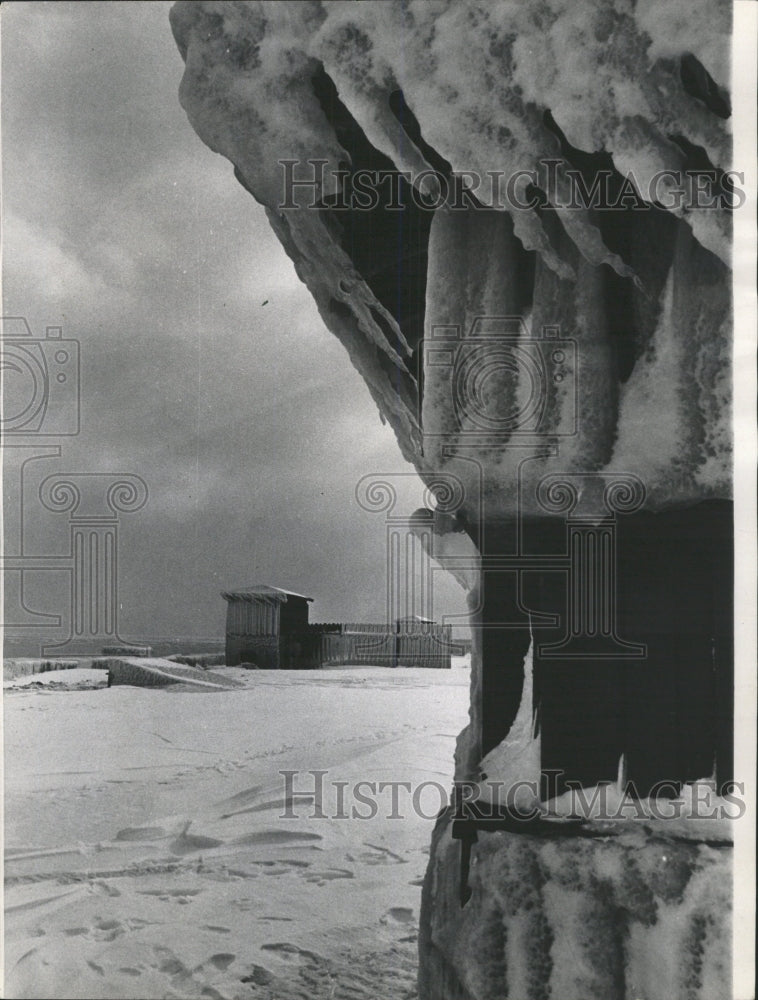 1967 Press Photo Icicles lunar touch Lincoln Gun Club - RRW50999 - Historic Images