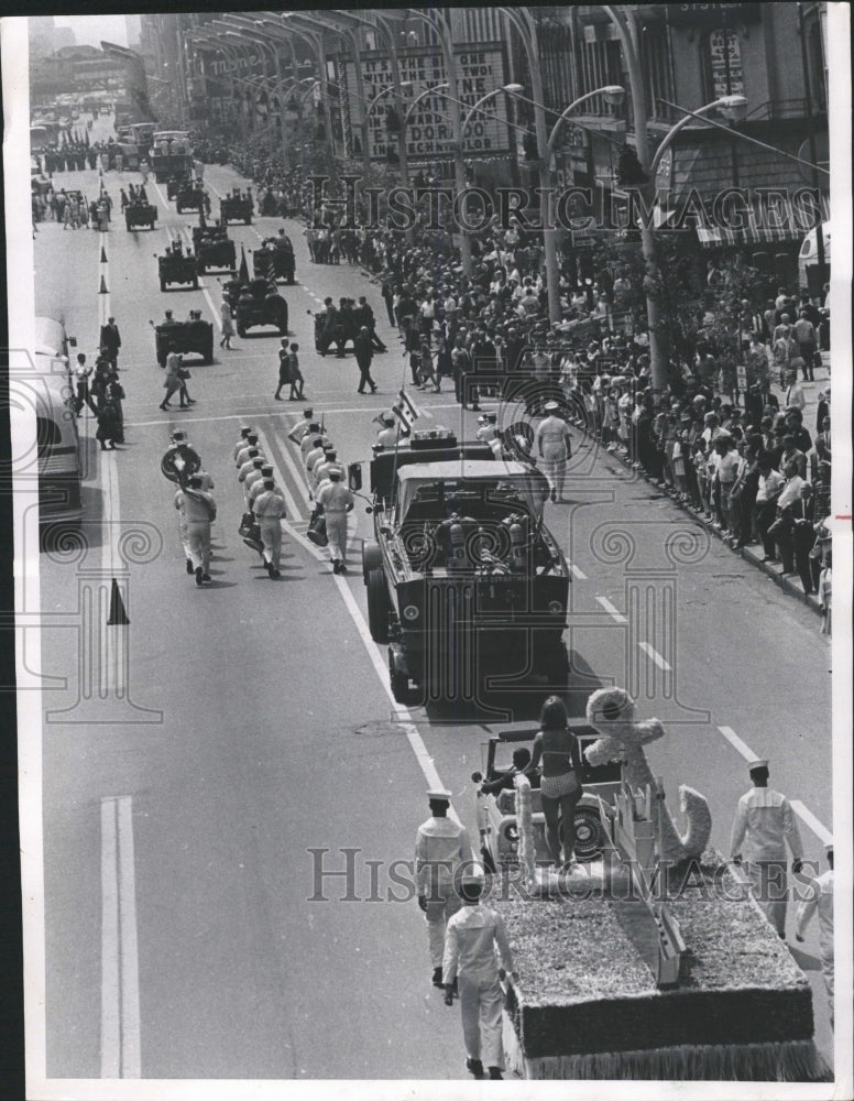 1967 Press Photo Lakefront Festival Parade Chicago - RRW51025 - Historic Images