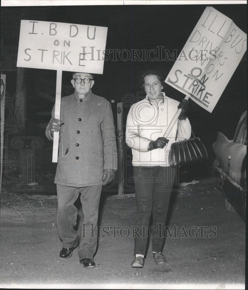 1969 Press Photo Illinois Driver bus Union - RRW51029 - Historic Images