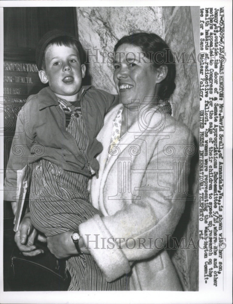 1959 Press Photo mother son radioactive fallout victim - RRW51061 - Historic Images