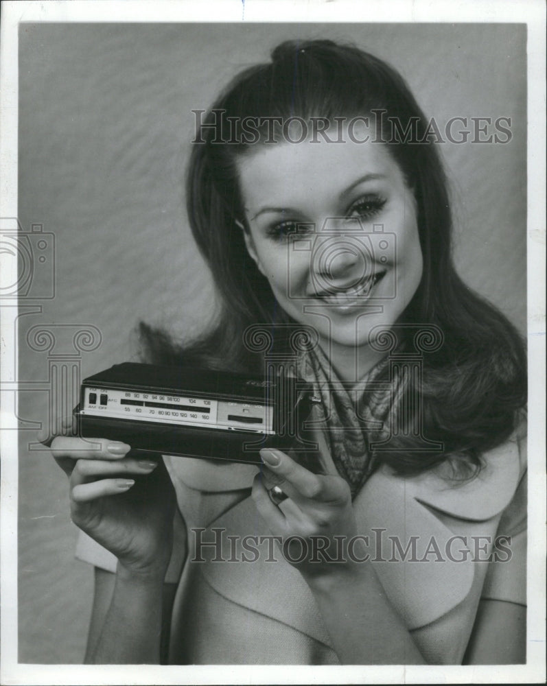 1971 Press Photo Zenith model 10-transistor AM/FM radio - RRW51089 - Historic Images