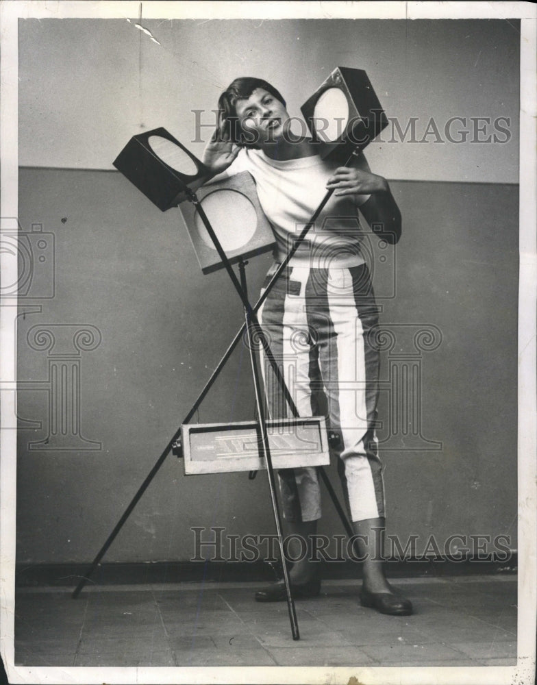 1955 Press Photo tripod speakers radio three dimension - RRW51097 - Historic Images