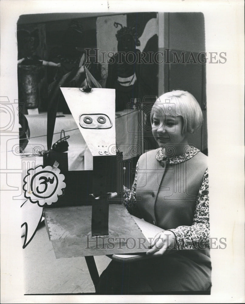 1967 Press Photo Carlson Art Show Maine Township School - RRW51183 - Historic Images