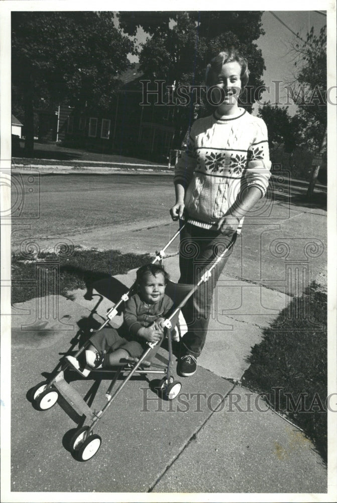 1977 Press Photo Orland Park Illinois aunt nephew - RRW51195 - Historic Images