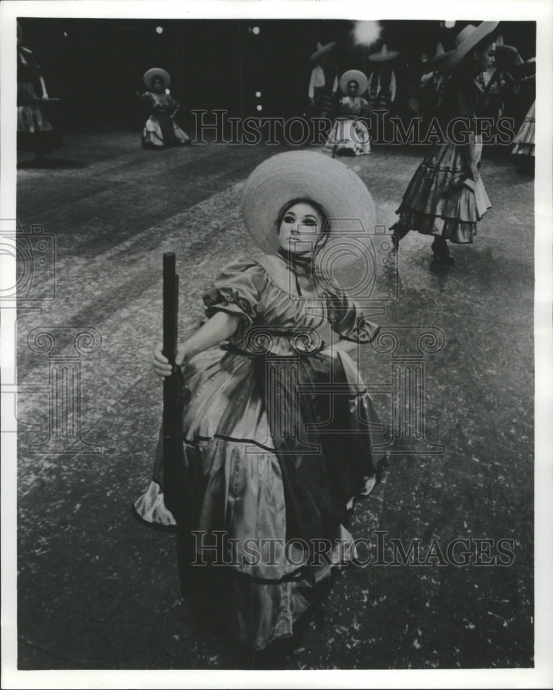 1970 Press Photo Letitia Cazares Ballet The Revolution - RRW51211 - Historic Images