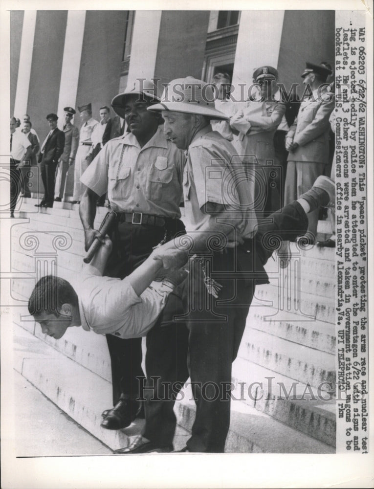 1962 Press Photo Peace Protets Arm Race Nuclear - RRW51295 - Historic Images