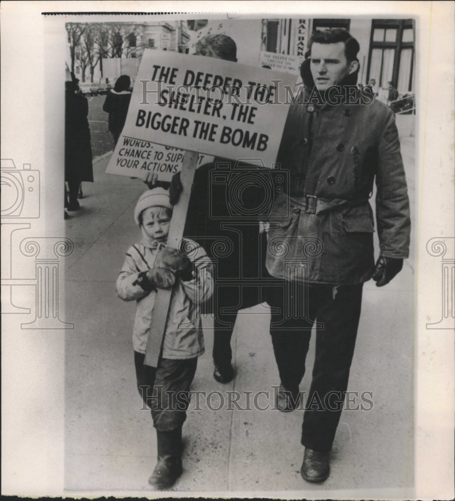 1962 Press Photo Protest Nuclear Testing New Haven Conn - RRW51299 - Historic Images