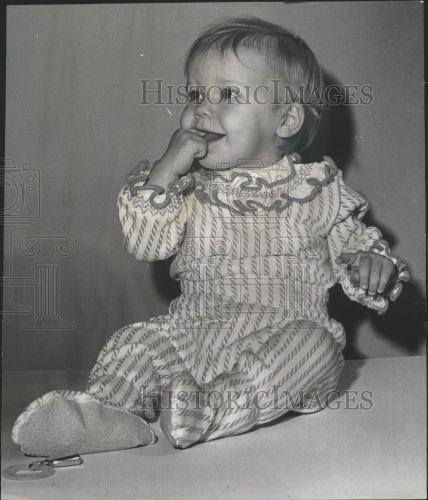 1970 Press Photo Babie Carter Red White Peppermint Stic - RRW51345 - Historic Images