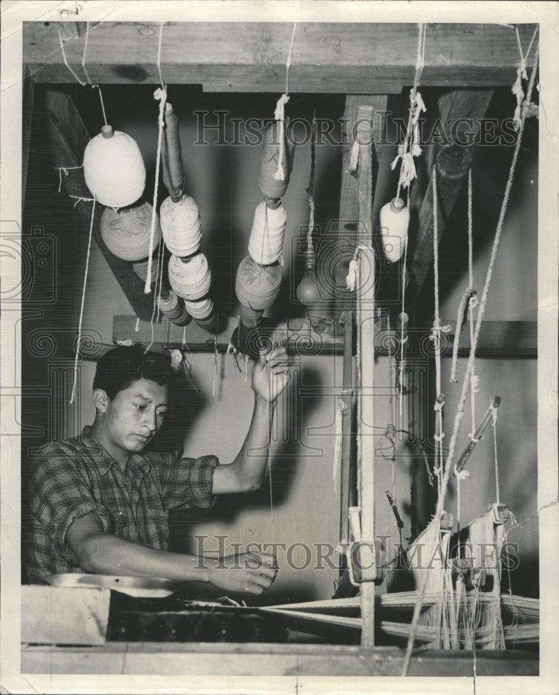 1954 Press Photo Maya Indian On Weaving - RRW51355 - Historic Images