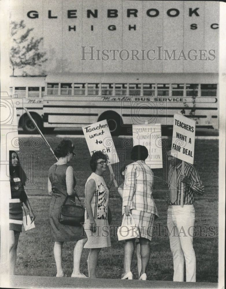 1971 Press Photo GLENBROOK NORTH HIGH SCHOOL - RRW51453 - Historic Images