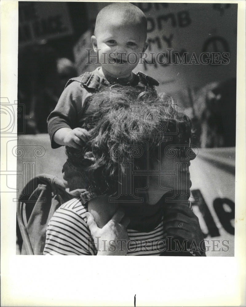 1984 Press Photo Mothers Day Peace Walk Williams Baby - RRW51493 - Historic Images