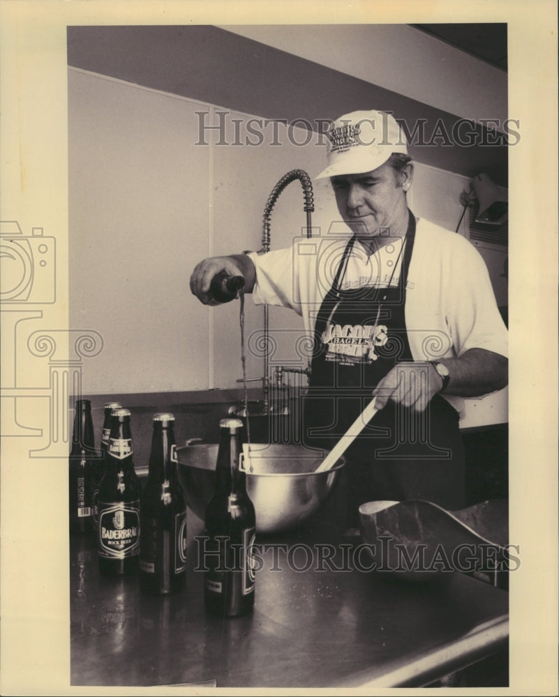 1993 Press Photo Janusz Kedryna of Jacob Bros. Bagels - RRW51525 - Historic Images