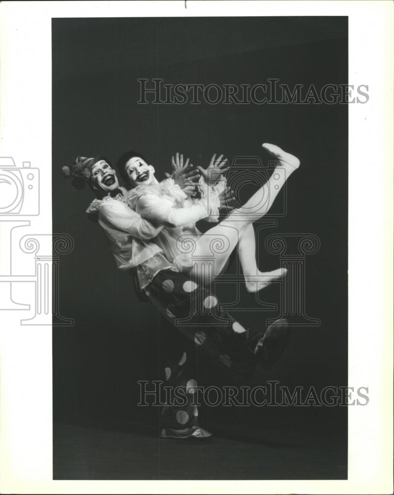 1987 Press Photo The Joffrey Ballet &quot;The Clowns&quot; - RRW51545 - Historic Images