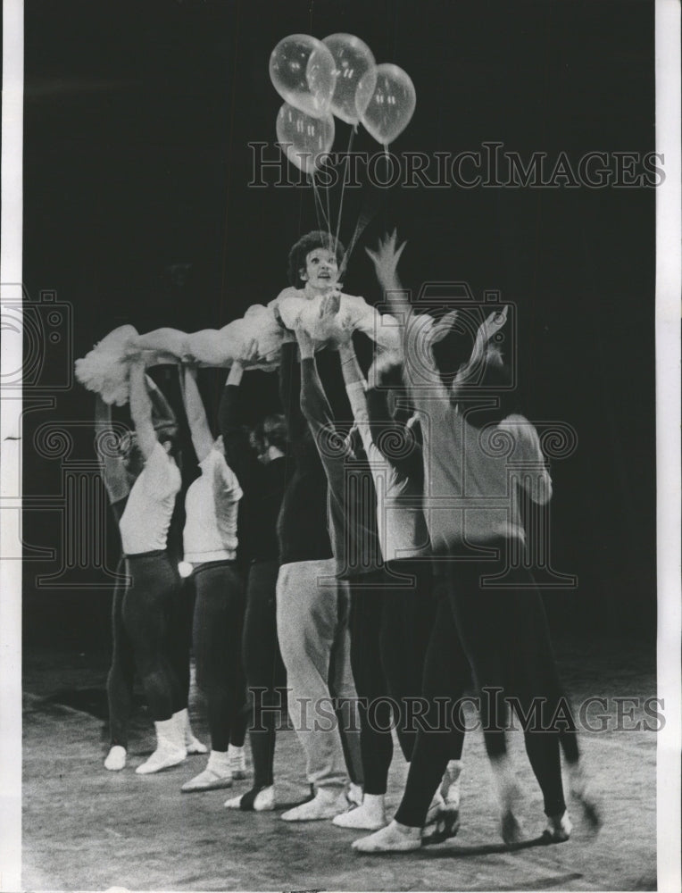 1969 Press Photo Chicago Auditorium Theater Clown - RRW51547 - Historic Images