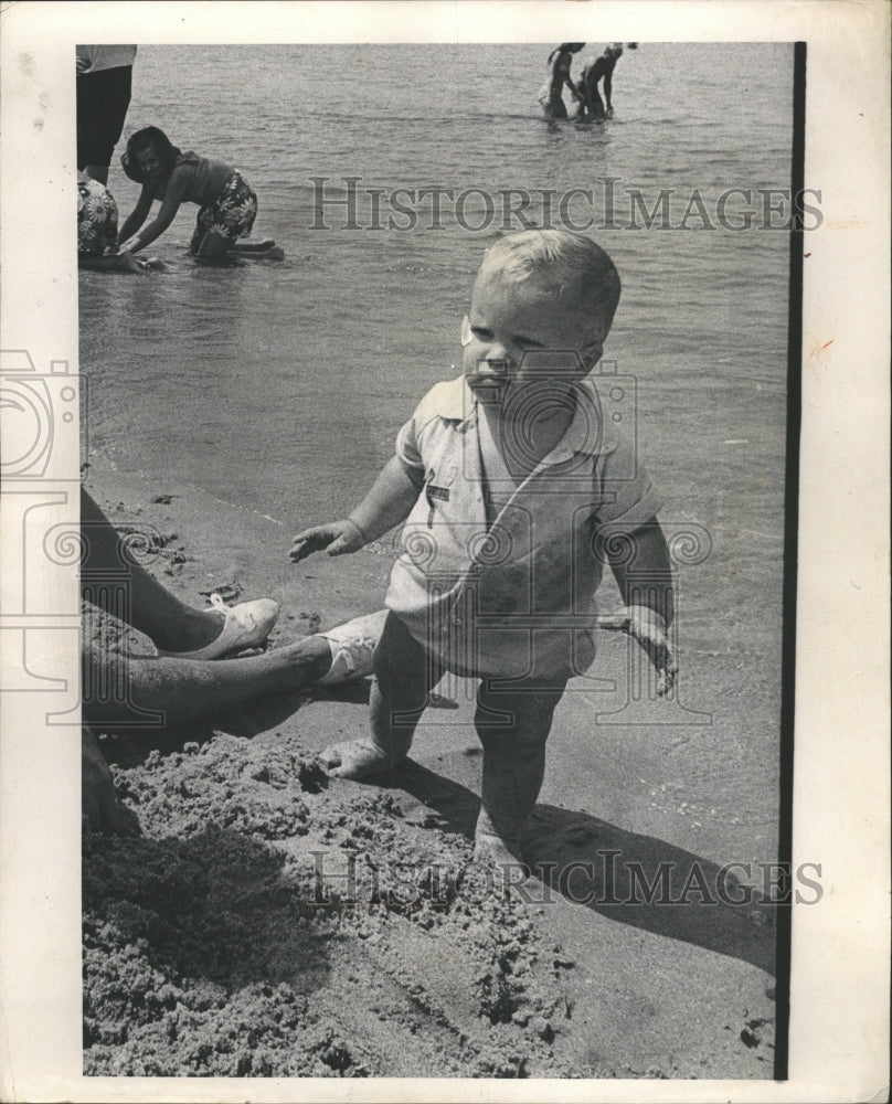 1970 Press Photo Children Babies Decision - RRW51553 - Historic Images