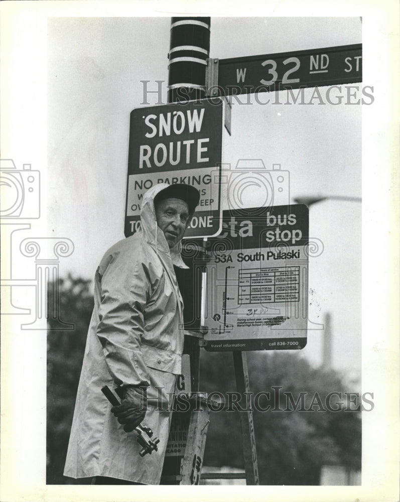 1983 Press Photo Edward Dalkin Snow Route Corner - RRW51603 - Historic Images