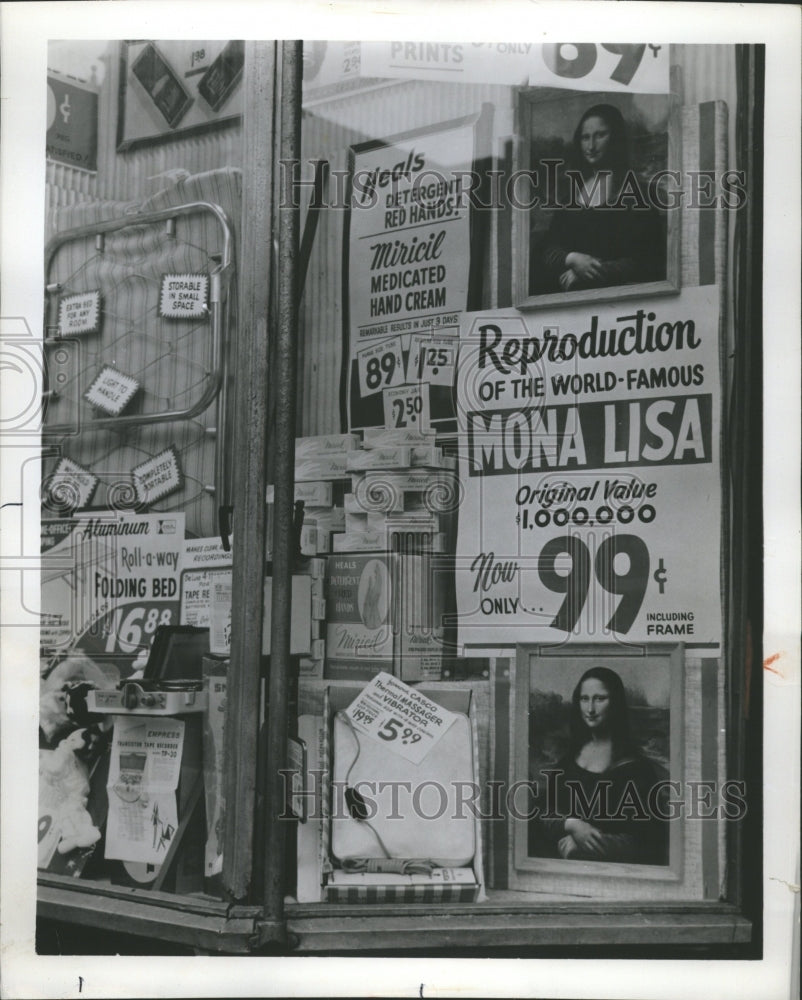 1977 Press Photo Sign Lee Botlin Jail Key - RRW51629 - Historic Images