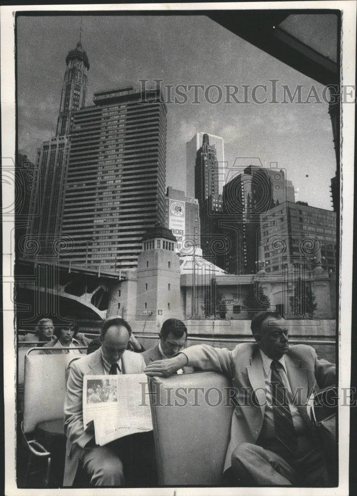 1975 Press Photo Boat Commuters Chicago - RRW51643 - Historic Images