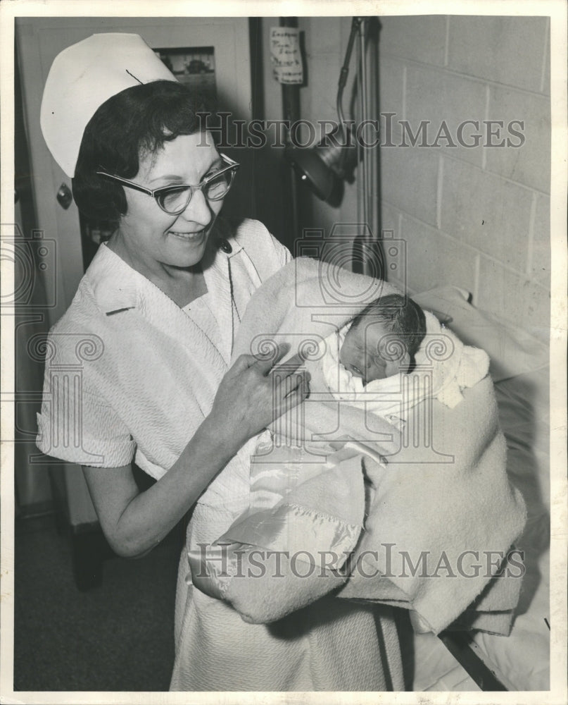 1964 Press Photo Abandoned Baby - RRW51659 - Historic Images