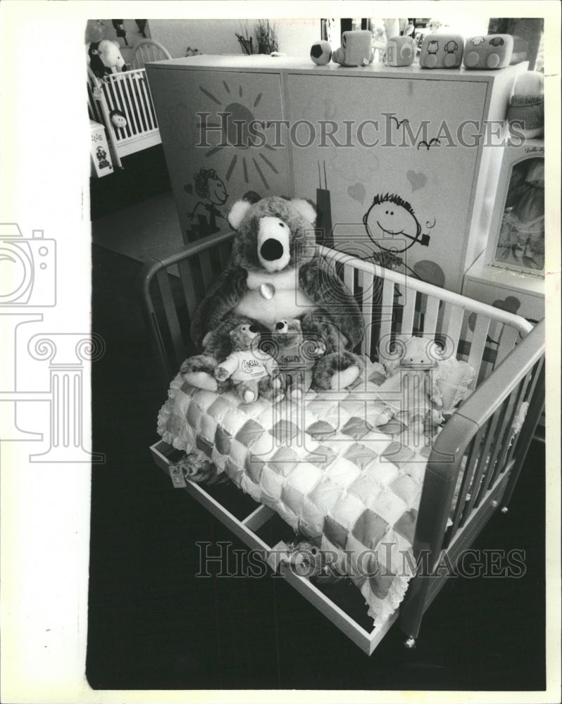 1985 Press Photo Designer Baby Furniture Sarah Month - RRW51683 - Historic Images